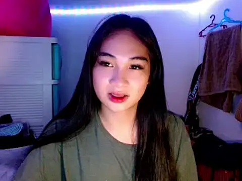 SweetLilly 18 online show from March 18, 2025, 3:42 pm