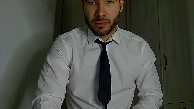 Justynn1 online show from November 17, 2025, 11:10 pm