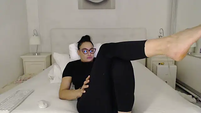 alisonya1 online show from February 4, 2025, 7:29 am