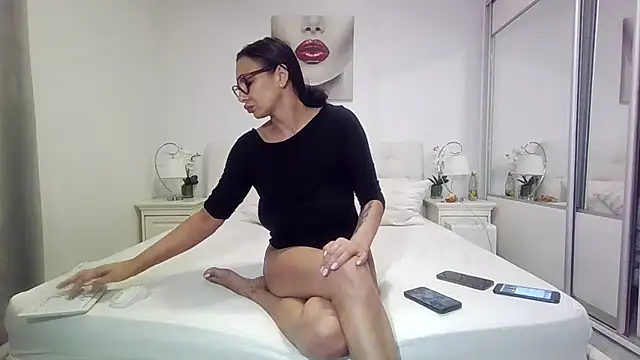 alisonya1 online show from February 4, 2026, 5:24 am