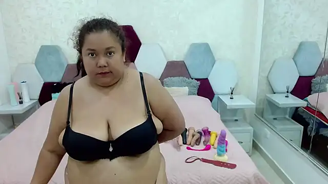 Snapshot of angel_blue chatting on January 17, 2025, 7:38 pm angel blue online show from January 17, 2025, 7:38 pm