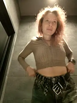 Snapshot of Frost_foxy chatting on October 14, 2025, 2:45 am Frost foxy online show from October 14, 2025, 2:45 am