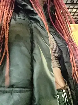 Snapshot of Frost_foxy chatting on October 31, 2025, 3:40 am Frost foxy online show from October 31, 2025, 3:40 am