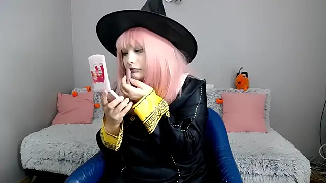 Estheri online show from October 28, 2025, 7:12 am