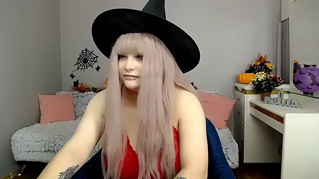 Estheri online show from October 31, 2025, 7:09 am