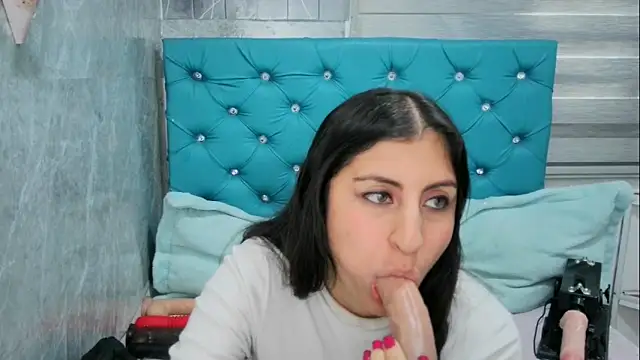 MAARYMOON online show from March 4, 2025, 5:45 pm