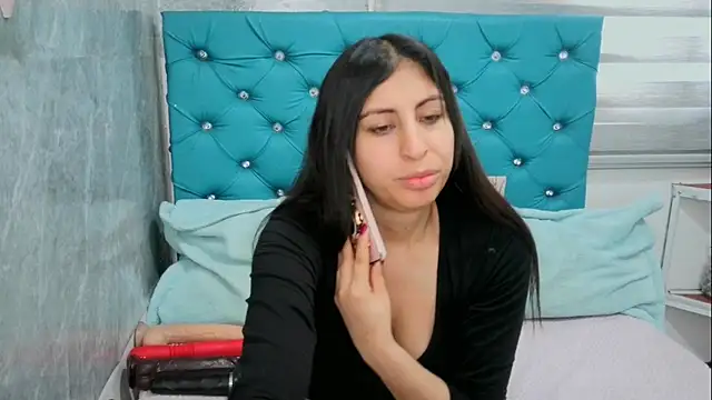 MAARYMOON online show from March 5, 2025, 5:18 pm