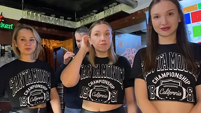 Snapshot of dirtypub chatting on October 23, 2025, 1:43 pm dirtypub online show from October 23, 2025, 1:43 pm