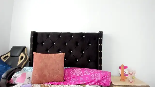 ebonnylatinx online show from September 28, 2025, 2:44 pm