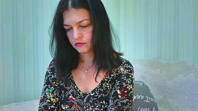  Lily  online show from July 6, 2026, 3:03 pm