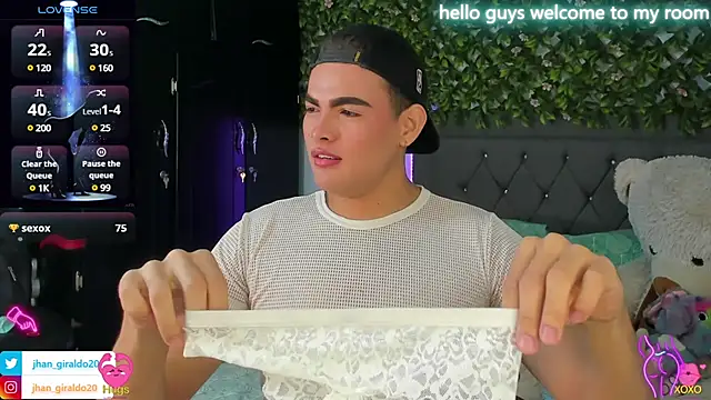 Snapshot of kamii_22 chatting on February 6, 2025, 2:37 pm kamii 22 online show from February 6, 2025, 2:37 pm