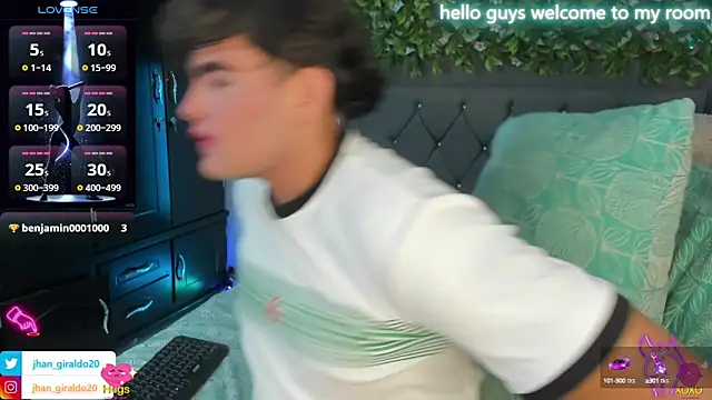 Snapshot of kamii_22 chatting on February 9, 2025, 2:40 pm kamii 22 online show from February 9, 2025, 2:40 pm