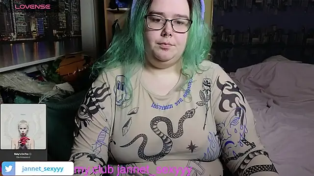 JannetPie online show from November 27, 2025, 10:12 pm