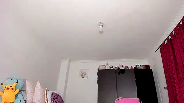 AlondraDiossa03 online show from December 18, 2024, 7:52 pm