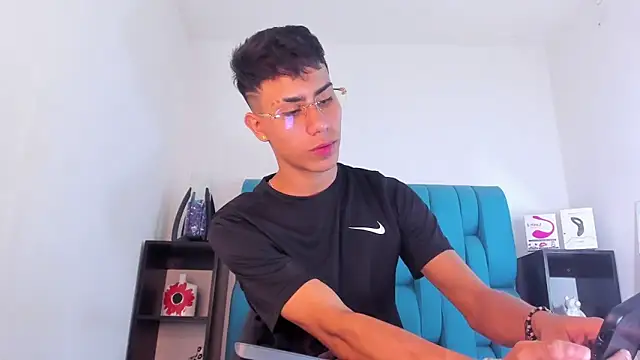 AlanNaughty online show from January 19, 2025, 2:06 pm