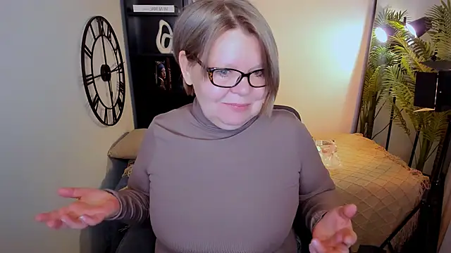 Snapshot of Shannonshine chatting on May 8, 2026, 5:24 am Shannonshine online show from May 8, 2026, 5:24 am