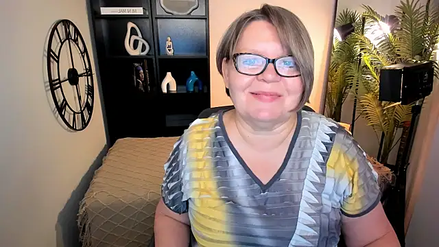 Snapshot of Shannonshine chatting on May 13, 2026, 5:16 am Shannonshine online show from May 13, 2026, 5:16 am