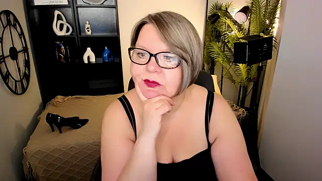 Snapshot of Shannonshine chatting on May 16, 2026, 8:00 am Shannonshine online show from May 16, 2026, 8:00 am