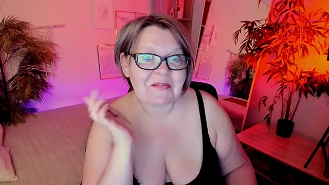 Snapshot of Shannonshine chatting on June 7, 2026, 7:45 am Shannonshine online show from June 7, 2026, 7:45 am