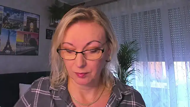 vanessa chat online show from November 3, 2025, 2:18 pm