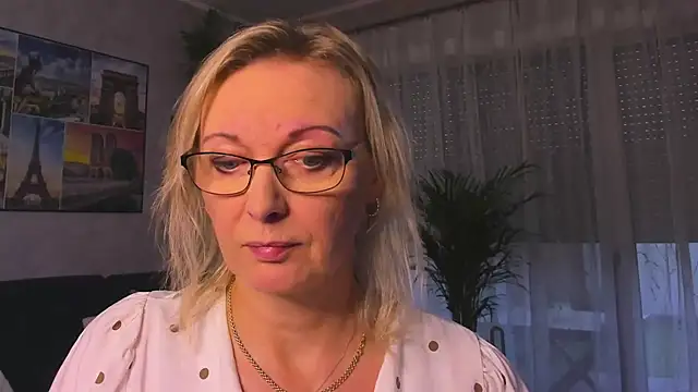 vanessa chat online show from November 18, 2025, 2:32 pm