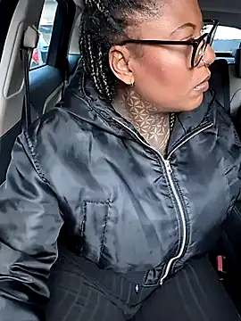 DarkDea online show from November 8, 2025, 1:44 pm