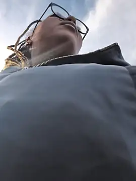 DarkDea online show from December 5, 2025, 12:47 pm