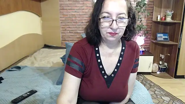 EvelyneFlirtyMilf online show from March 2, 2026, 5:19 am