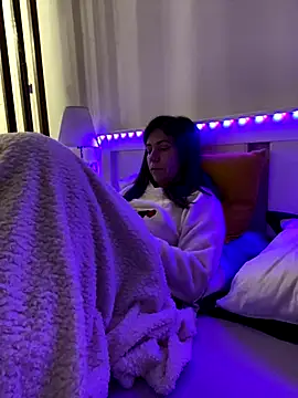 HotyWinter online show from October 20, 2025, 3:18 am