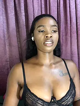 Snapshot of LuciousLips96 chatting on January 6, 2025, 8:35 am LuciousLips96 online show from January 6, 2025, 8:35 am