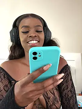 Snapshot of LuciousLips96 chatting on February 26, 2025, 7:42 am LuciousLips96 online show from February 26, 2025, 7:42 am