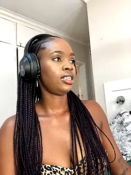 LuciousLips96 online show from September 22, 2025, 9:33 am