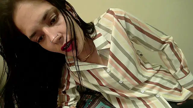 Snapshot of emmaherby chatting on December 1, 2024, 7:47 pm emmaherby online show from December 1, 2024, 7:47 pm