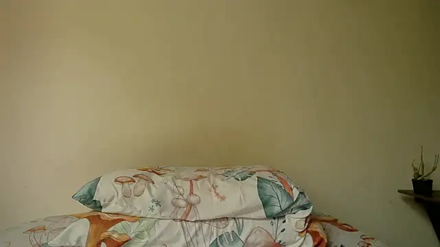 Snapshot of emmaherby chatting on December 12, 2024, 4:32 pm emmaherby online show from December 12, 2024, 4:32 pm