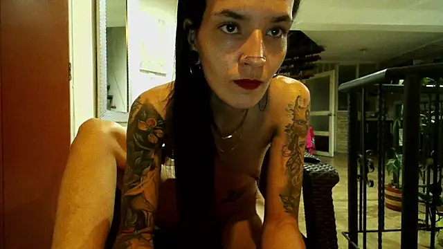 Snapshot of emmaherby chatting on December 19, 2024, 11:35 pm emmaherby online show from December 19, 2024, 11:35 pm