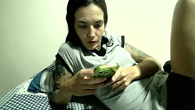 Snapshot of emmaherby chatting on January 25, 2025, 2:04 am emmaherby online show from January 25, 2025, 2:04 am