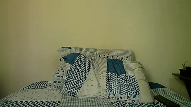 Snapshot of emmaherby chatting on January 25, 2025, 4:24 pm emmaherby online show from January 25, 2025, 4:24 pm