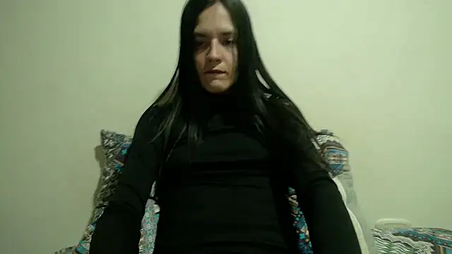 Snapshot of emmaherby chatting on February 9, 2025, 2:06 am emmaherby online show from February 9, 2025, 2:06 am