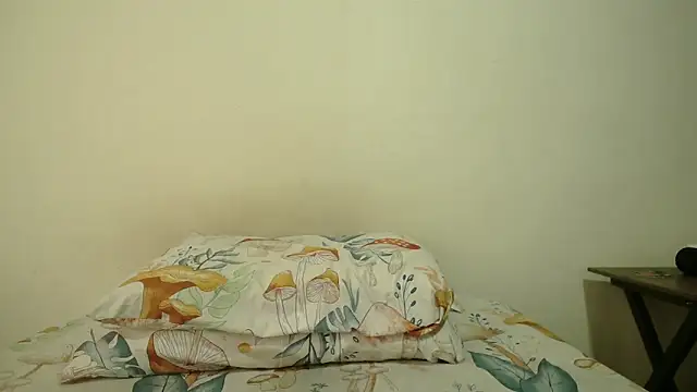 Snapshot of emmaherby chatting on March 1, 2025, 2:34 pm emmaherby online show from March 1, 2025, 2:34 pm