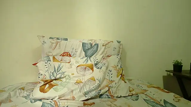 Snapshot of emmaherby chatting on March 15, 2025, 9:05 pm emmaherby online show from March 15, 2025, 9:05 pm