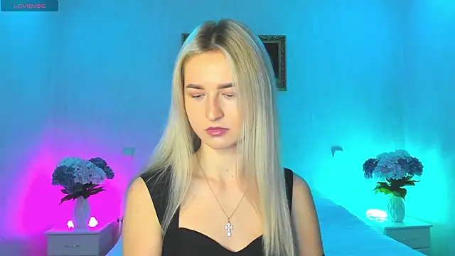 Snapshot of AnnaCarrera chatting on December 17, 2024, 8:43 pm AnnaCarrera online show from December 17, 2024, 8:43 pm