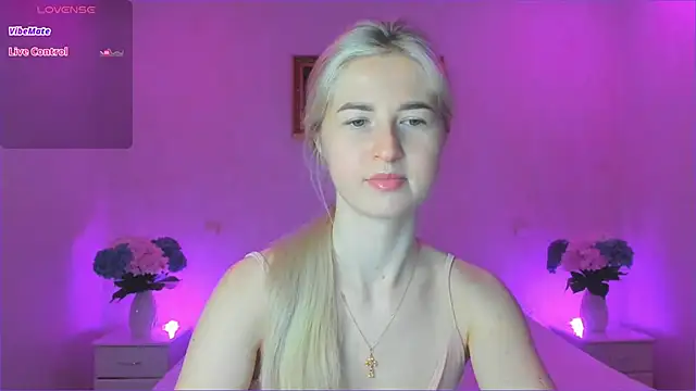 Snapshot of AnnaCarrera chatting on January 4, 2025, 8:27 pm AnnaCarrera online show from January 4, 2025, 8:27 pm