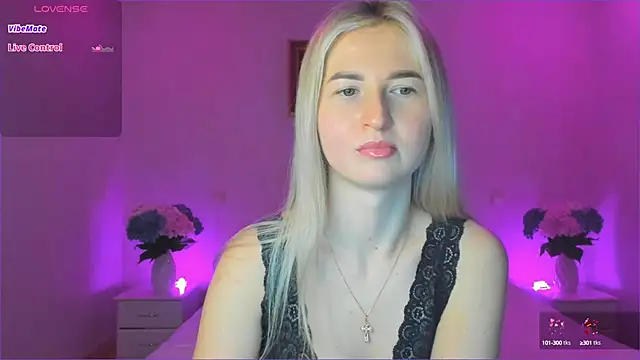 Snapshot of AnnaCarrera chatting on January 6, 2025, 10:15 pm AnnaCarrera online show from January 6, 2025, 10:15 pm