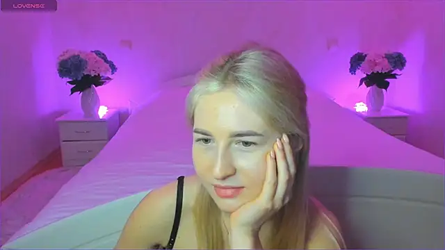 Snapshot of AnnaCarrera chatting on January 8, 2025, 1:32 am AnnaCarrera online show from January 8, 2025, 1:32 am