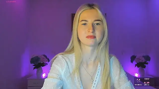 Snapshot of AnnaCarrera chatting on January 13, 2025, 8:37 pm AnnaCarrera online show from January 13, 2025, 8:37 pm