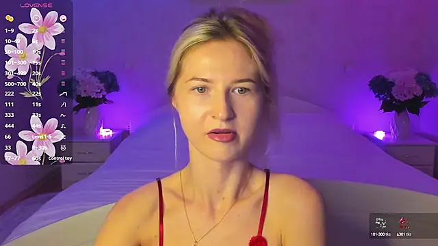 Snapshot of AnnaCarrera chatting on September 15, 2025, 5:57 pm AnnaCarrera online show from September 15, 2025, 5:57 pm