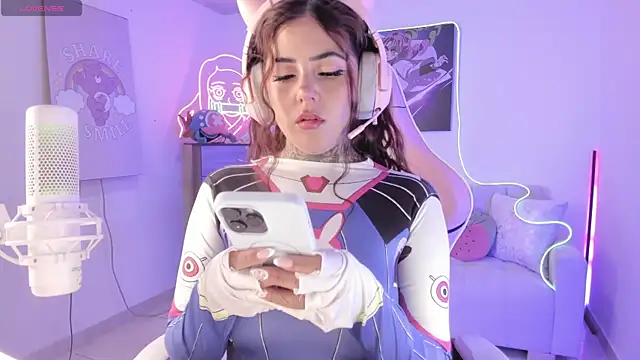 cute catlyn online show from November 27, 2025, 4:53 pm