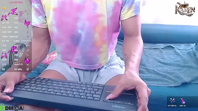 karen sofia  online show from November 17, 2025, 7:52 pm