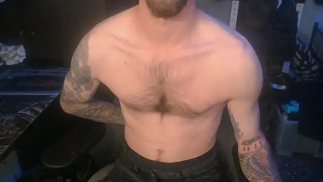 Snapshot of SexxxyLouis chatting on June 3, 2026, 12:52 pm SexxxyLouis online show from June 3, 2026, 12:52 pm