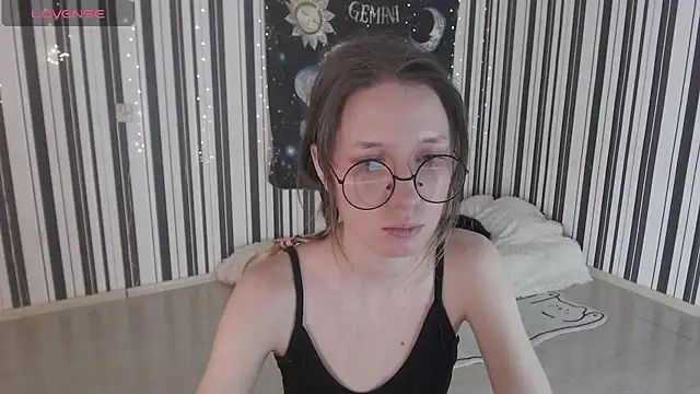 Snapshot of _Hanna_Moon_ chatting on October 22, 2025, 10:15 am Hanna Moon online show from October 22, 2025, 10:15 am